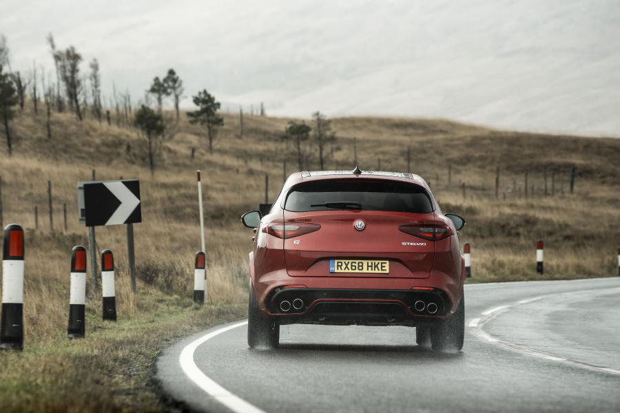  Alfa Romeo Stelvio Quadrifoglio (949) 2018 года  (UK) (фото 22 из 59)